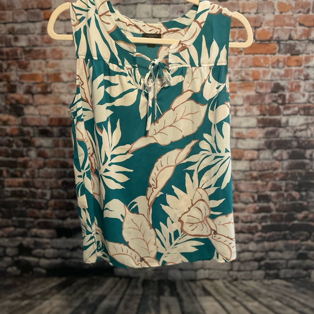 Ann Taylor factory sleeveless summer floral top🌺💕SM